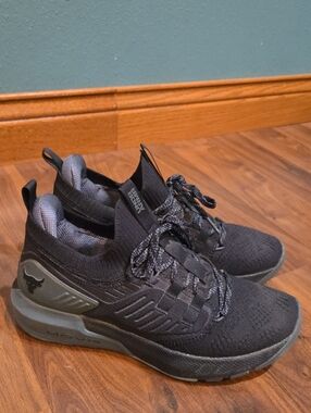 Womens Under Armour Bull Shoes Sz 9.5